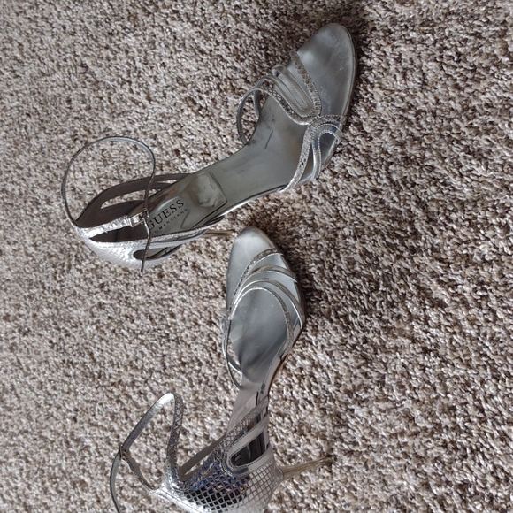 Guess hills - Picture 3 of 4